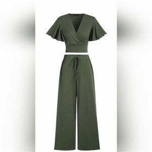 V-NECK SOLID RUCHED CROP TOP & PANTS MATCHING SET